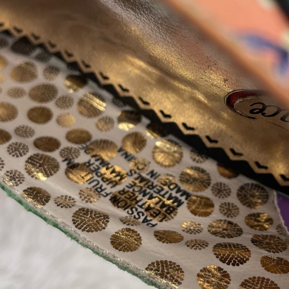 Poetic License Passion Fruit Animal Floral Print Leather Slingback Kitten Heels - Picture 8 of 9